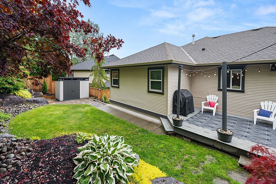 3887 Angus Crescent