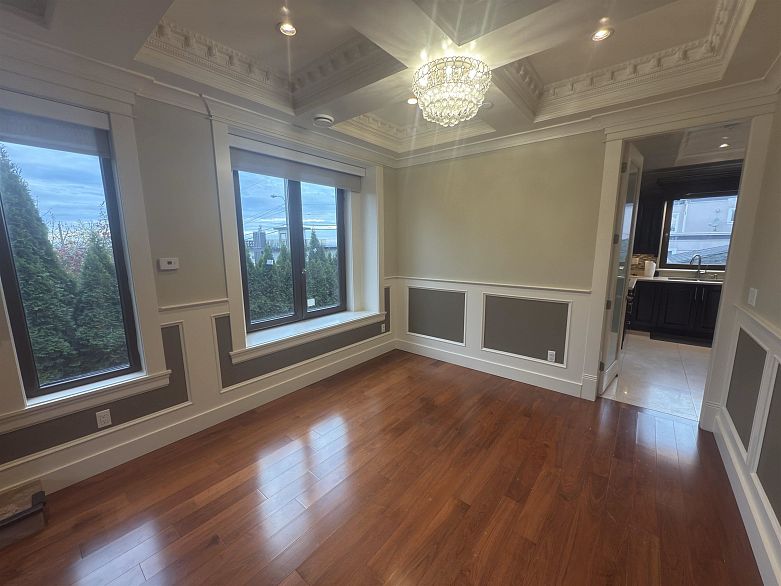 7689 Jasper Crescent