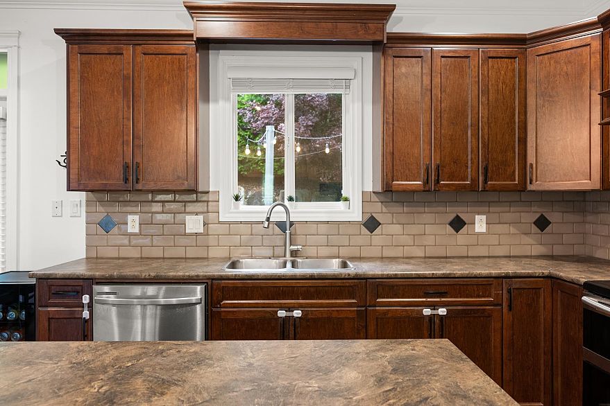 3887 Angus Crescent