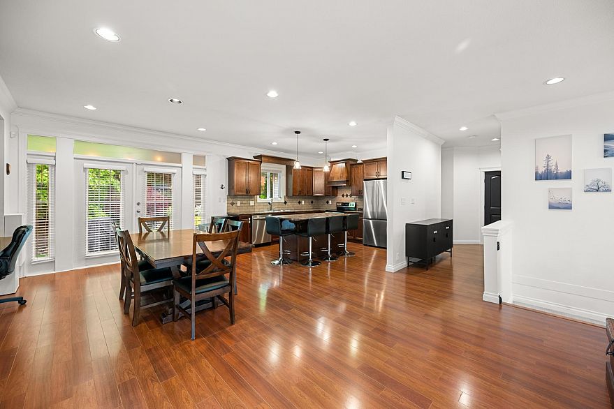3887 Angus Crescent
