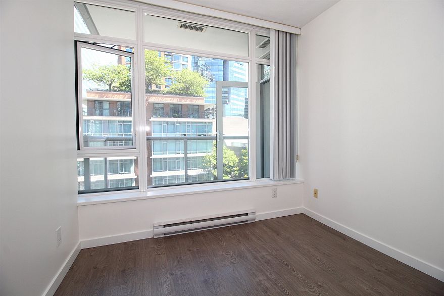 703 480 Robson Street