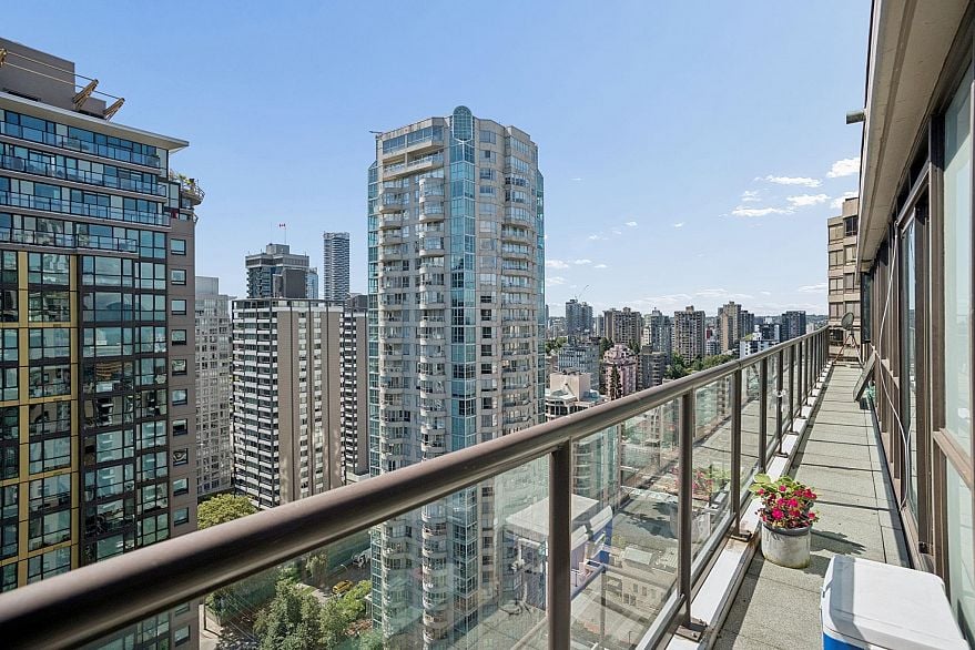 2803 1367 Alberni Street