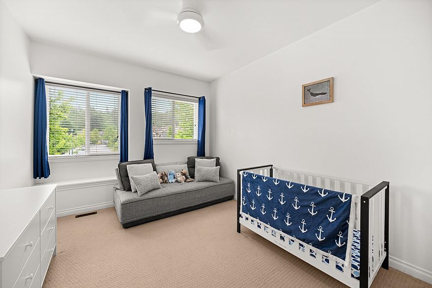 3887 Angus Crescent