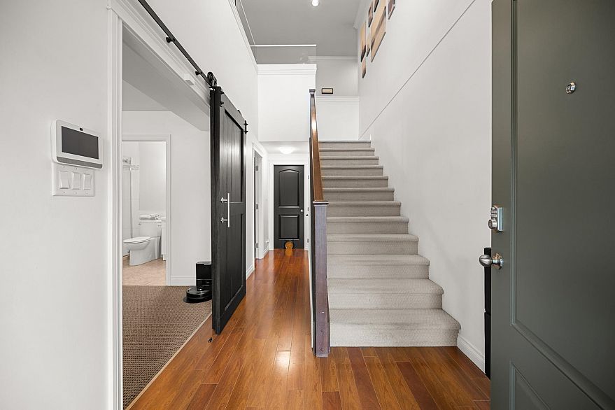 3887 Angus Crescent