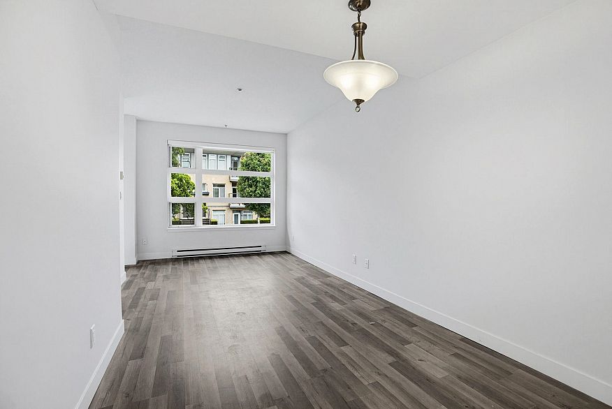 206 5632 Kings Road