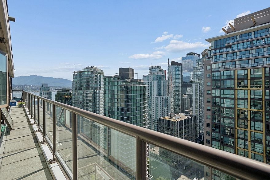 2803 1367 Alberni Street