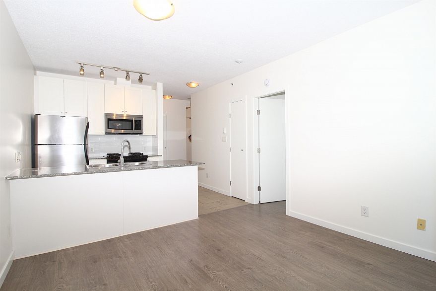 703 480 Robson Street