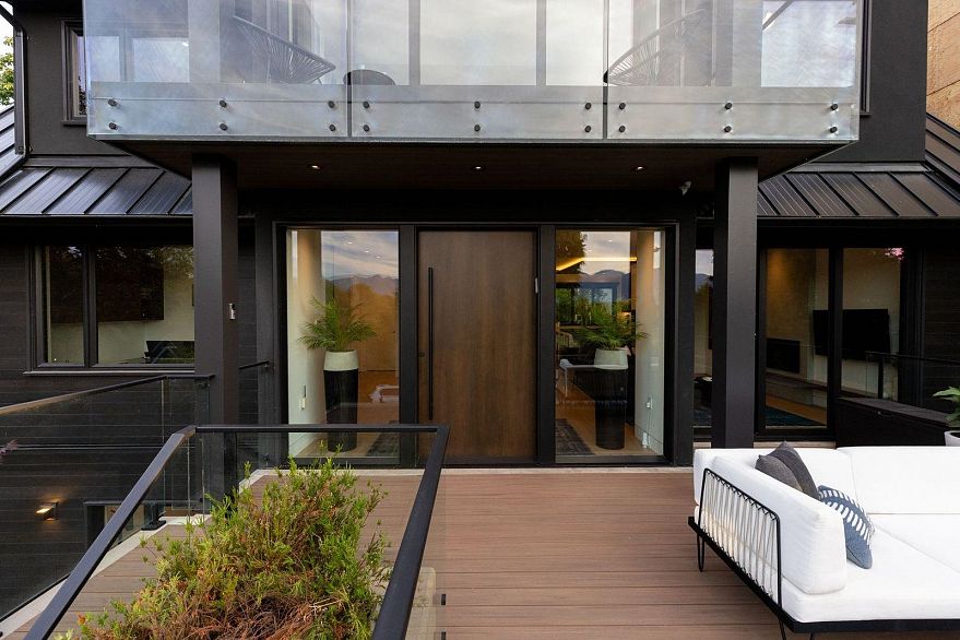 4328 Locarno Crescent