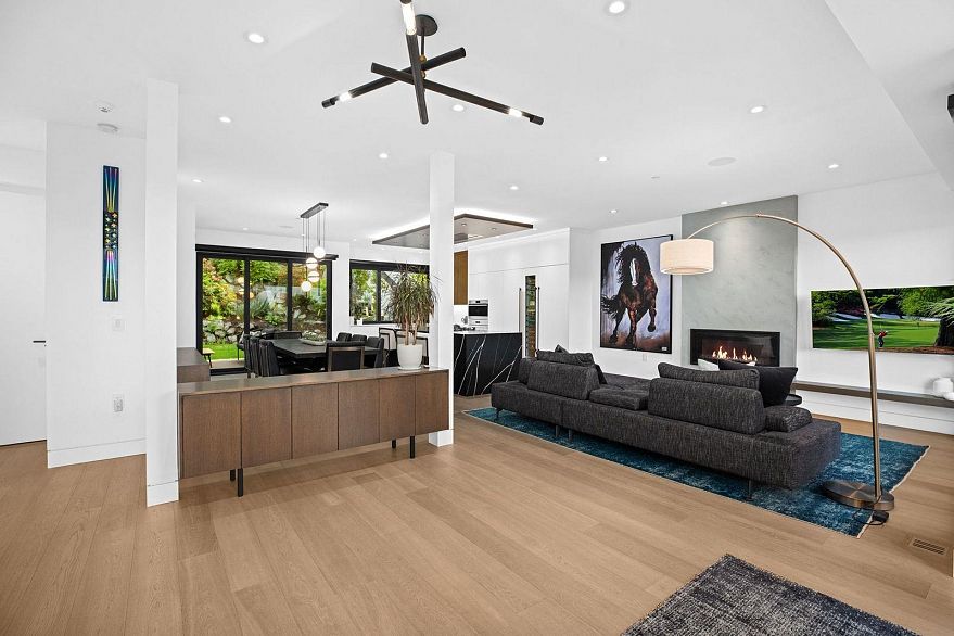 4328 Locarno Crescent
