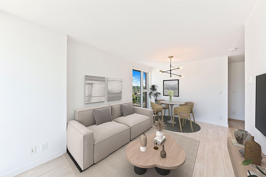 1004 933 E Hastings Street