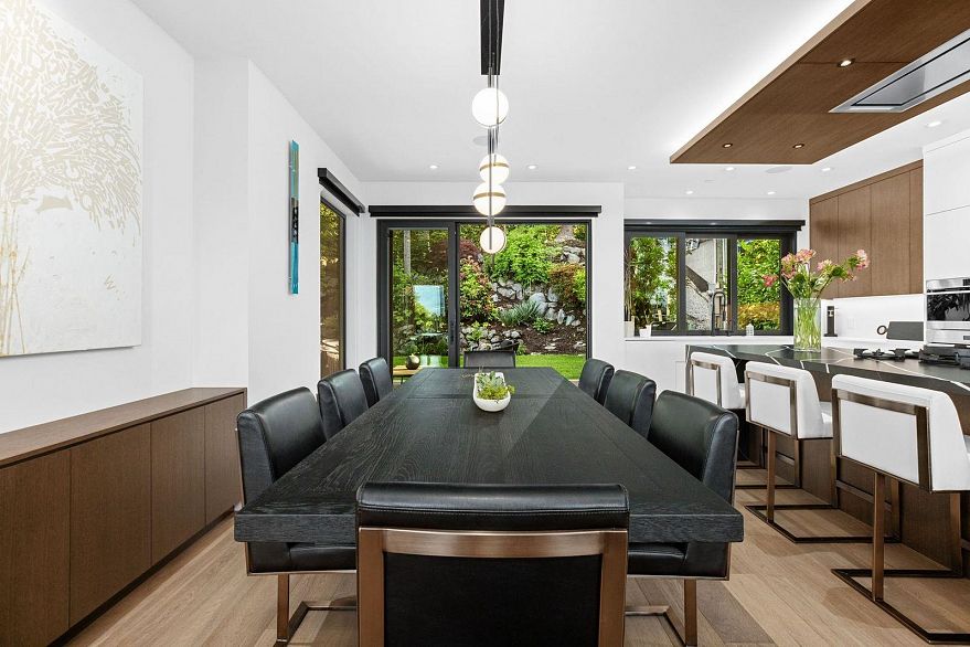 4328 Locarno Crescent