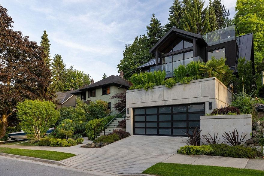 4328 Locarno Crescent