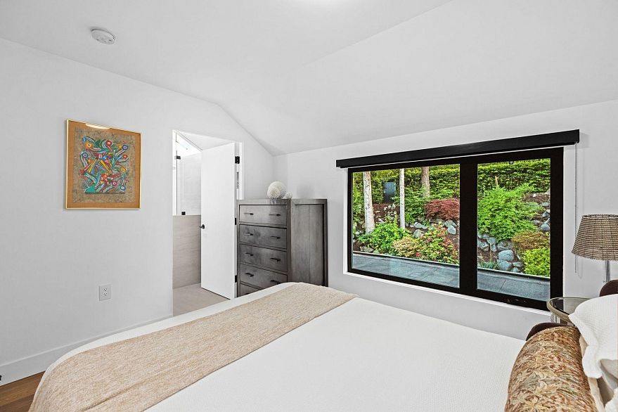 4328 Locarno Crescent