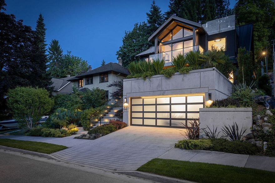 4328 Locarno Crescent