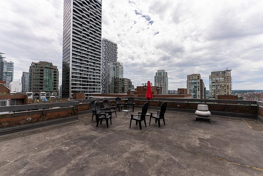 214 1330 Burrard Street