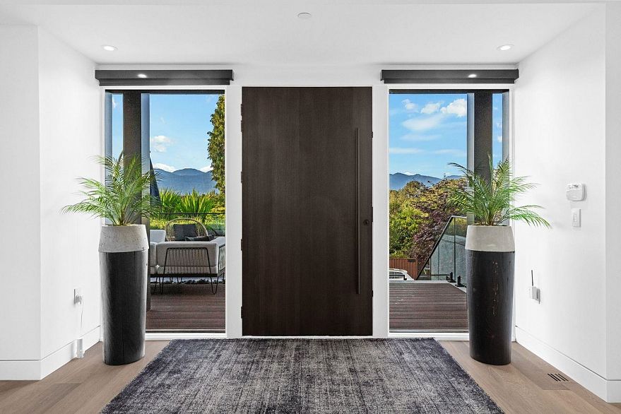 4328 Locarno Crescent
