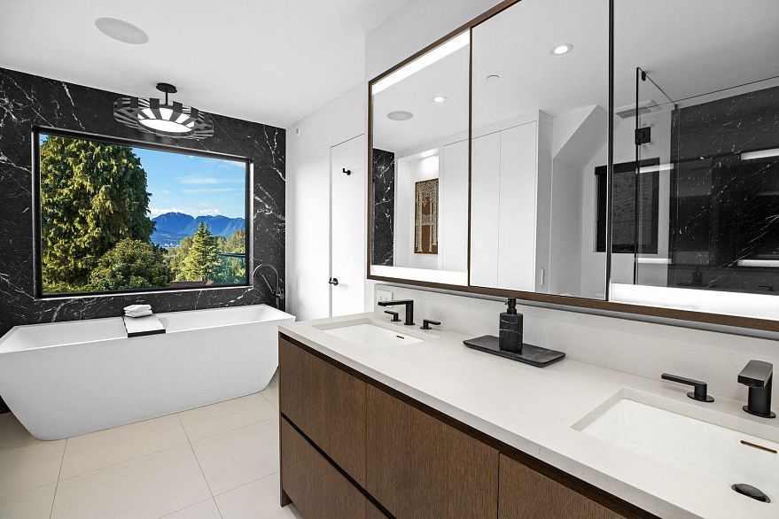 4328 Locarno Crescent