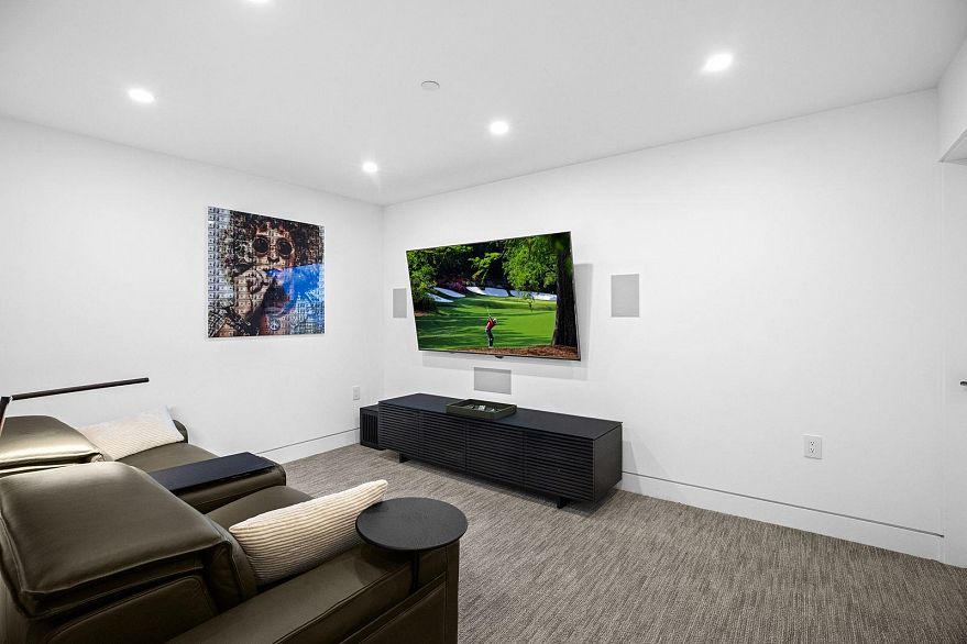 4328 Locarno Crescent