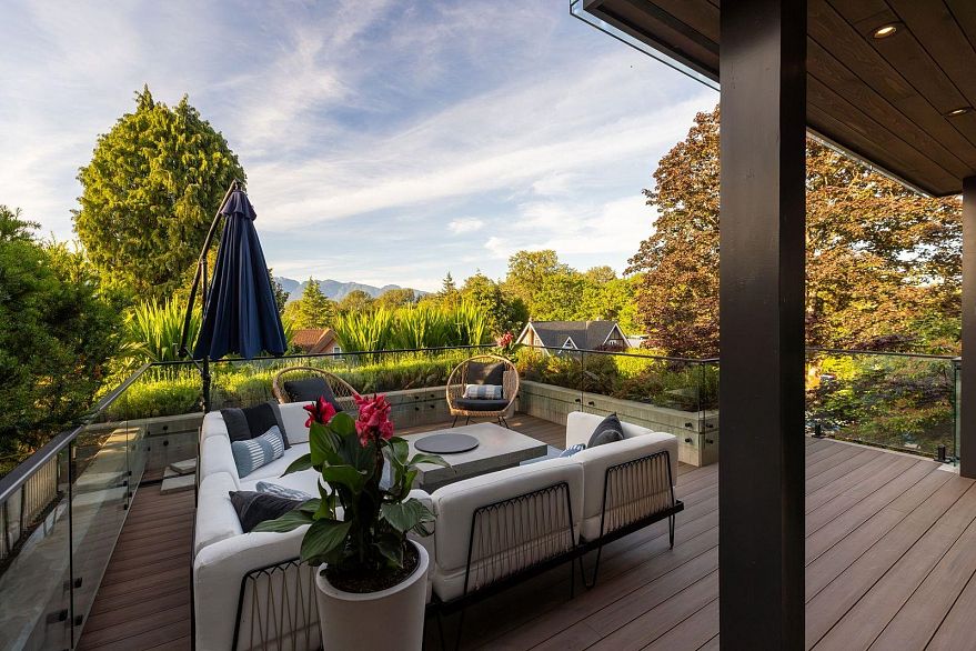 4328 Locarno Crescent