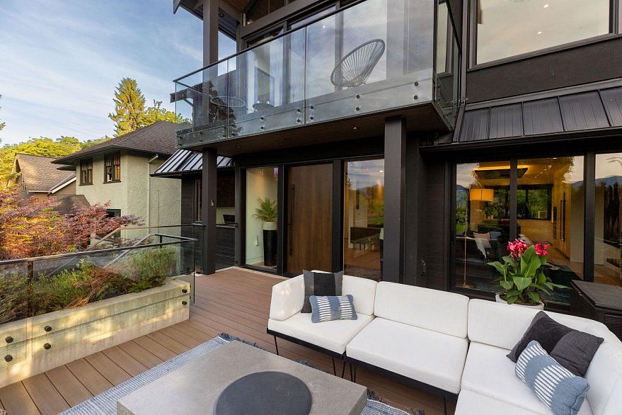 4328 Locarno Crescent