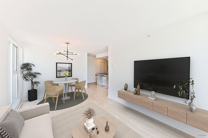 1004 933 E Hastings Street