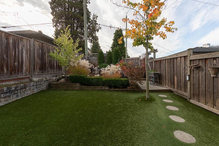 220 E 40th Avenue