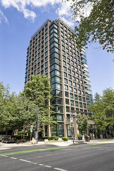 304 1003 Burnaby Street