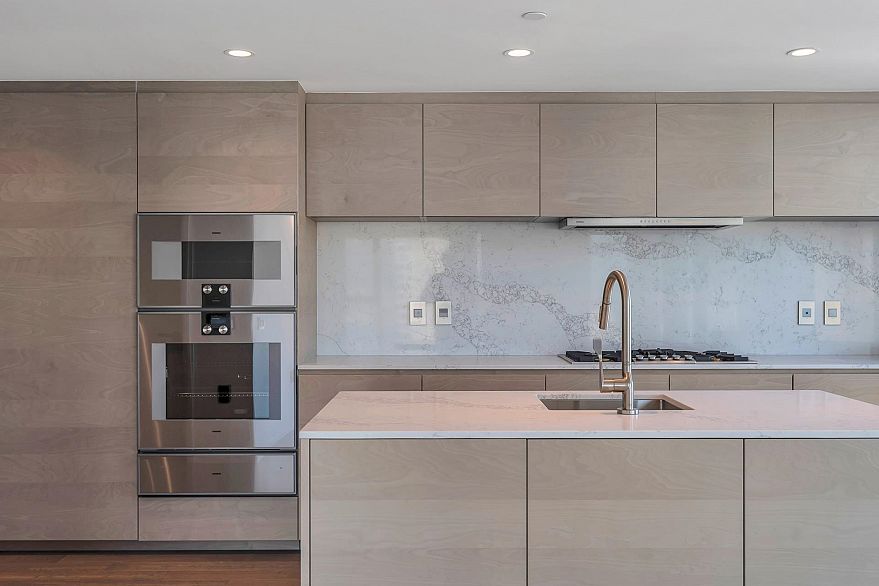 2402 1482 Robson Street