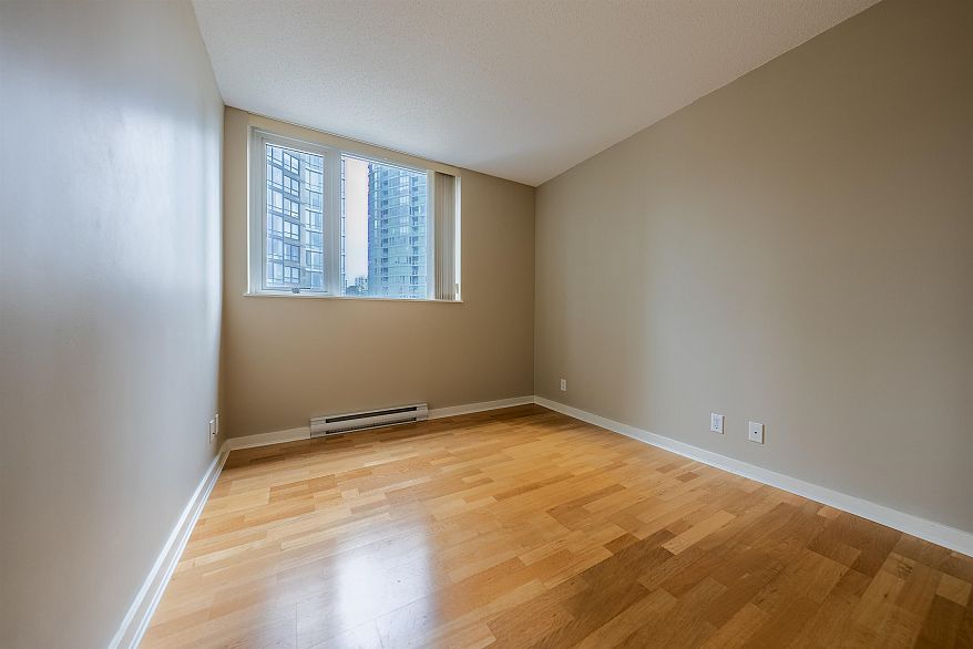 506 583 Beach Crescent