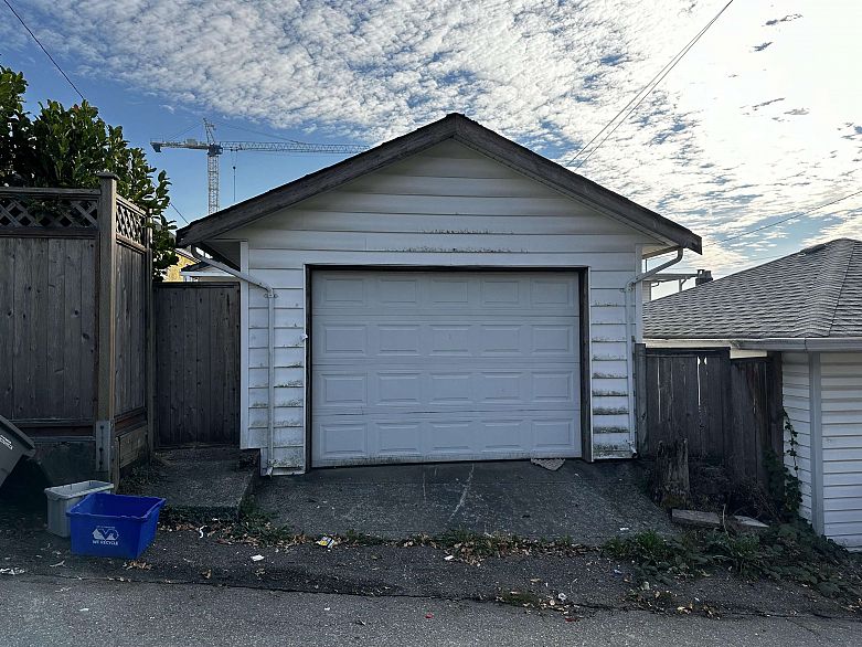 3635 Franklin Street