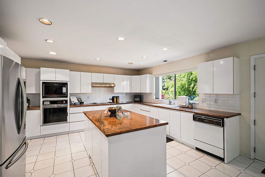 455 W 26th Avenue