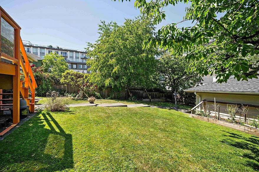 455 W 26th Avenue