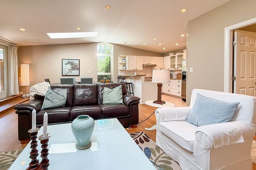 ADDRESS WITHHELD, North Vancouver BC V7P 2J7