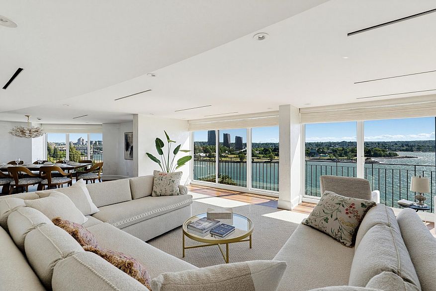 1301 1575 Beach Avenue
