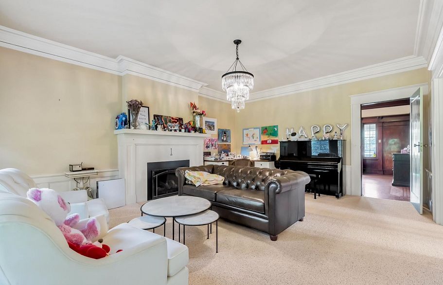 1670 W 49th Avenue