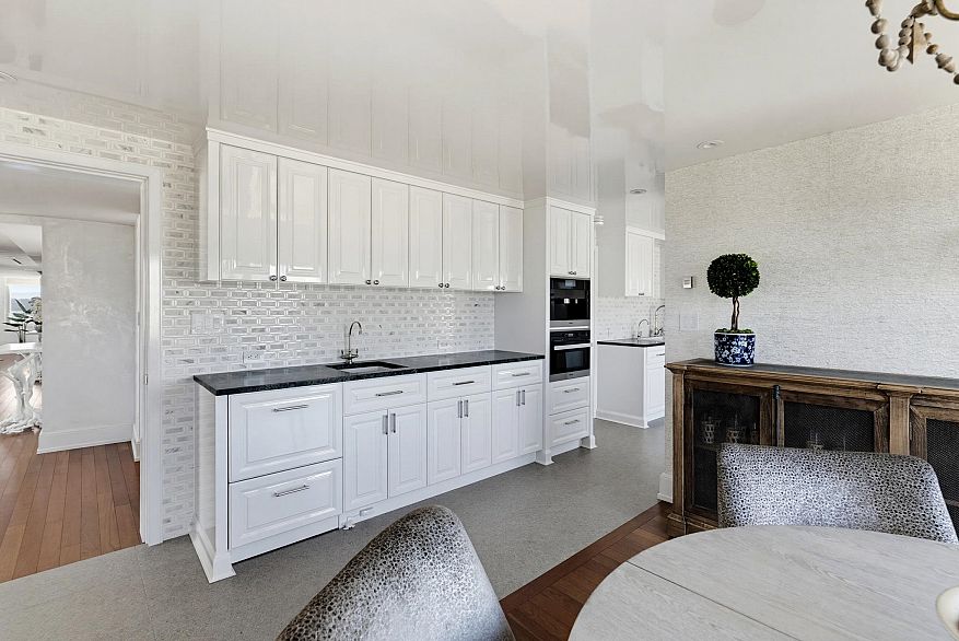 1301 1575 Beach Avenue