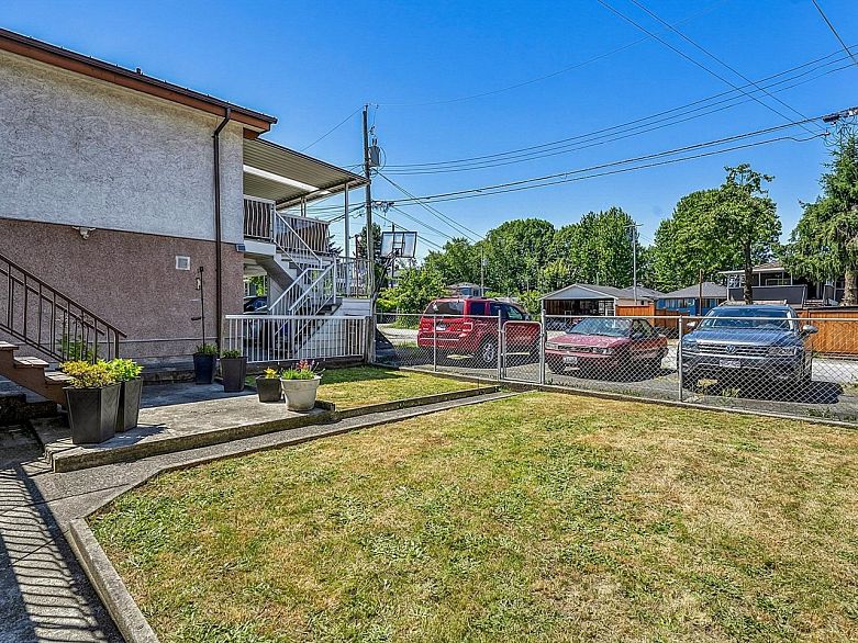 3807 Victoria Drive