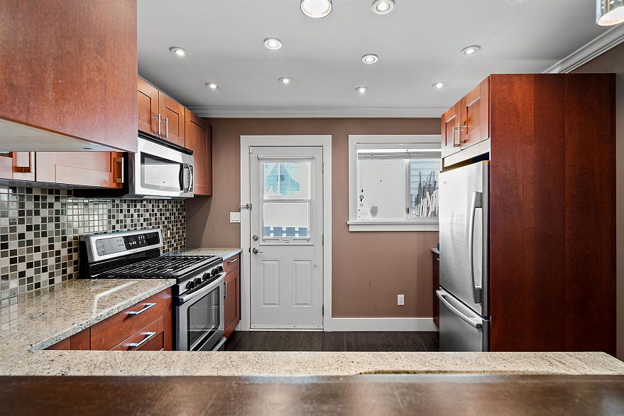 1050 E 10th Avenue