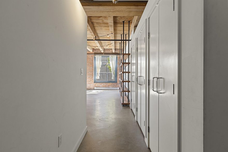 308 55 E Cordova Street