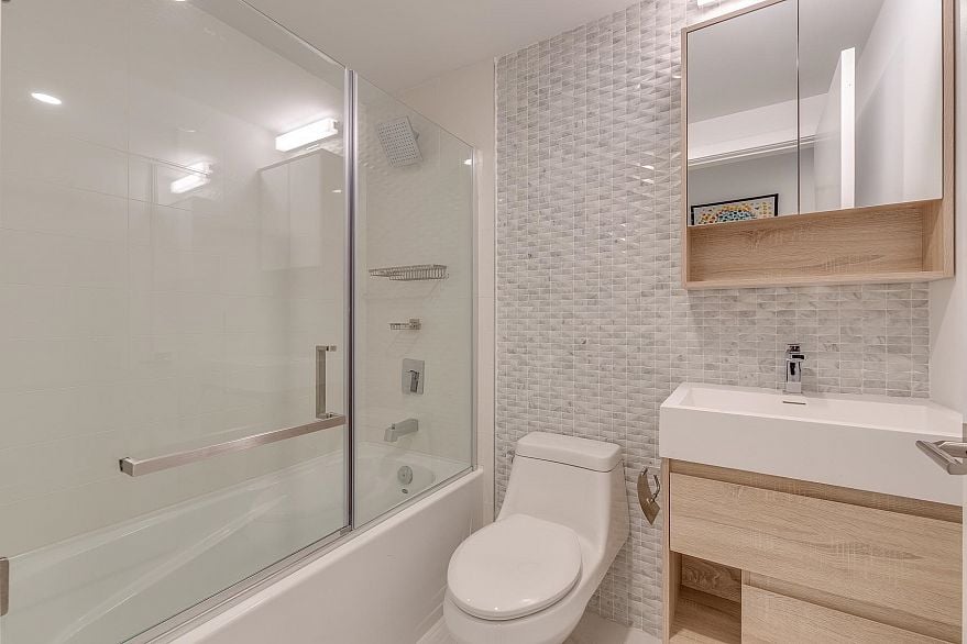 107 1425 HARO STREET, Vancouver BC V6G 1G2