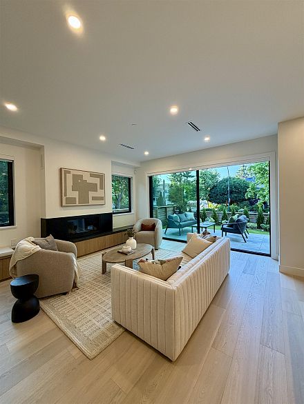 396 W 21 Avenue