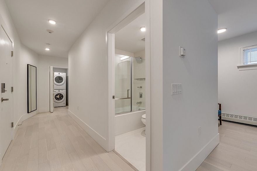 107 1425 HARO STREET, Vancouver BC V6G 1G2