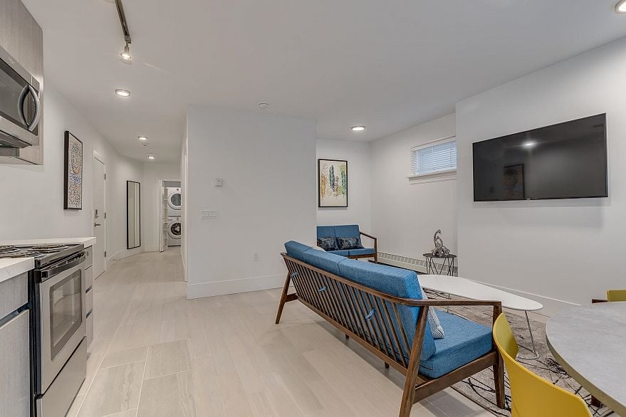 107 1425 HARO STREET, Vancouver BC V6G 1G2