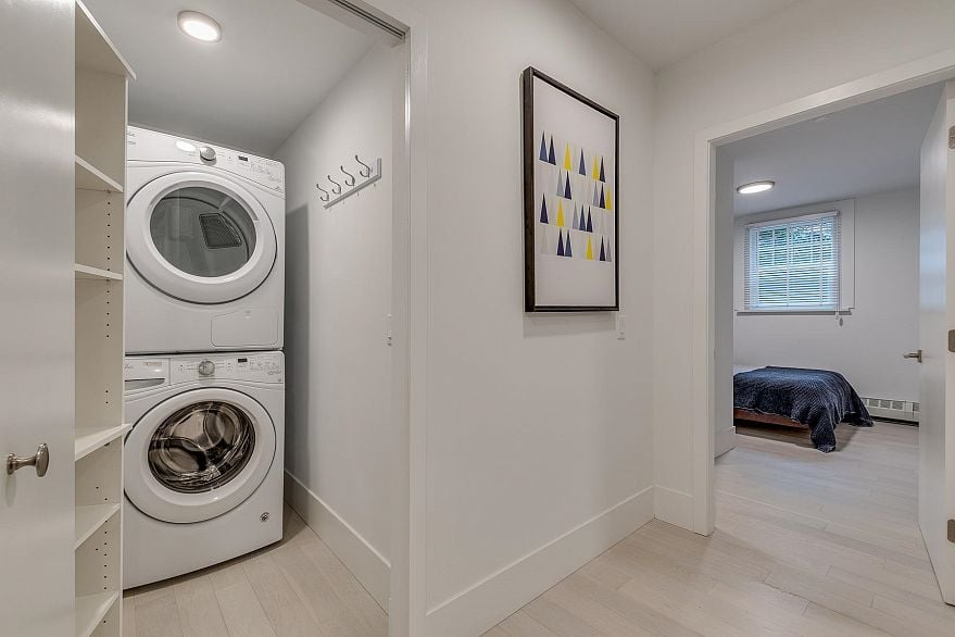 107 1425 HARO STREET, Vancouver BC V6G 1G2