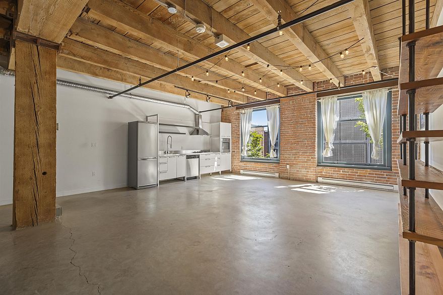 308 55 E Cordova Street