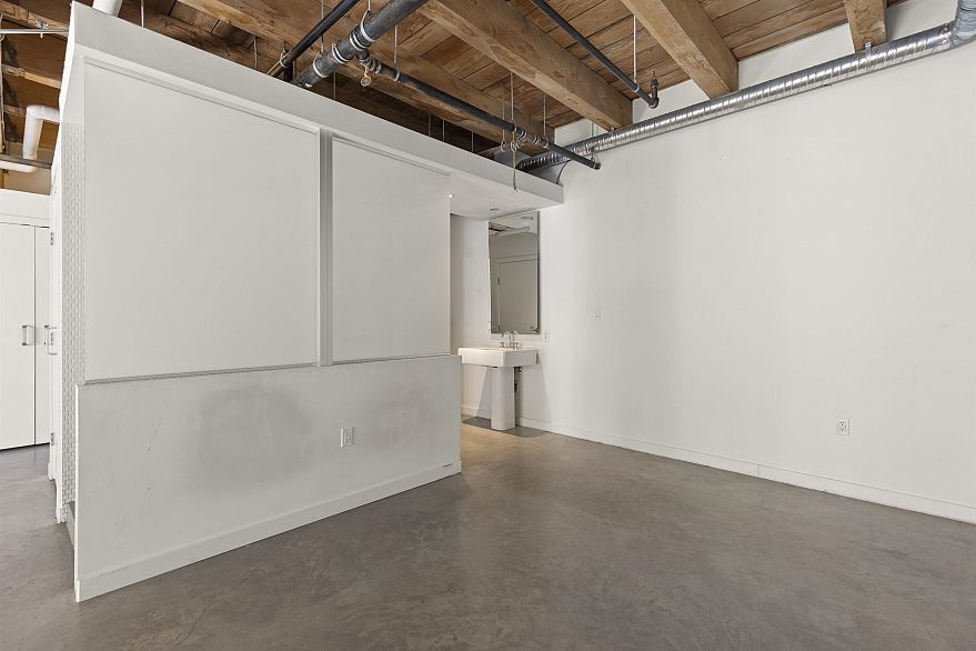 308 55 E Cordova Street
