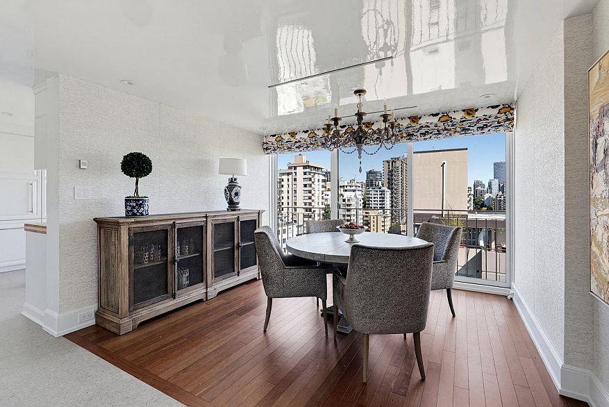 1301 1575 Beach Avenue