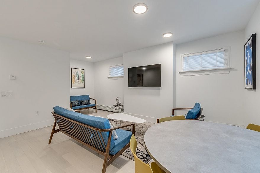 107 1425 HARO STREET, Vancouver BC V6G 1G2