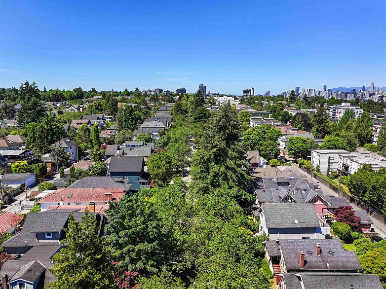 1050 E 10th Avenue