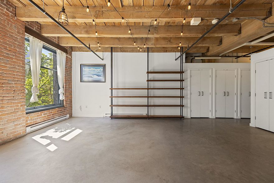 308 55 E Cordova Street